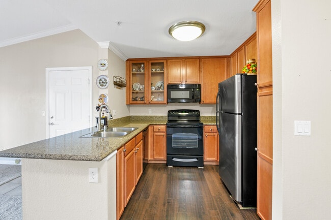 1020 La Terraza Cir in Corona, CA - Building Photo - Building Photo