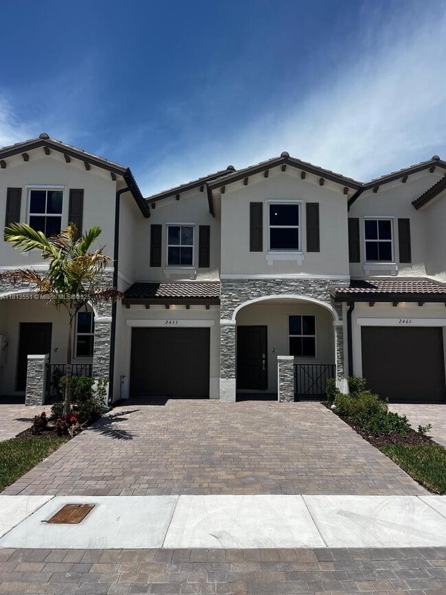 property at 2455 SE 28th St