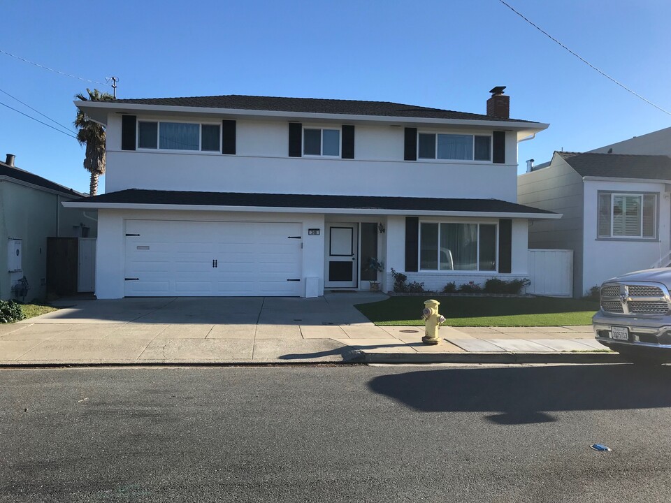 348 Elm Ave in San Bruno, CA - Building Photo