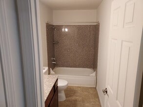 4918 River Glen Dr, Unit 110 in Las Vegas, NV - Building Photo - Building Photo