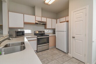 6289 Wilcrest Dr in Houston, TX - Building Photo - Building Photo