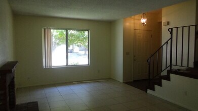 1117 Seabreeze Way in Lompoc, CA - Building Photo - Building Photo