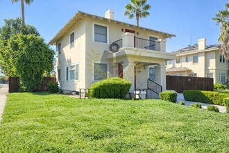 1105 N College Ave in Fresno, CA - Building Photo - Building Photo