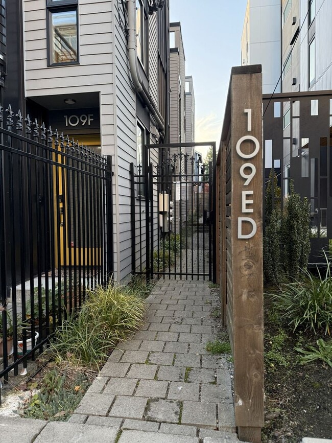 109 22nd Ave E in Seattle, WA - Building Photo - Building Photo