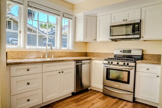 1922 Castillo St in Santa Barbara, CA - Building Photo - Building Photo