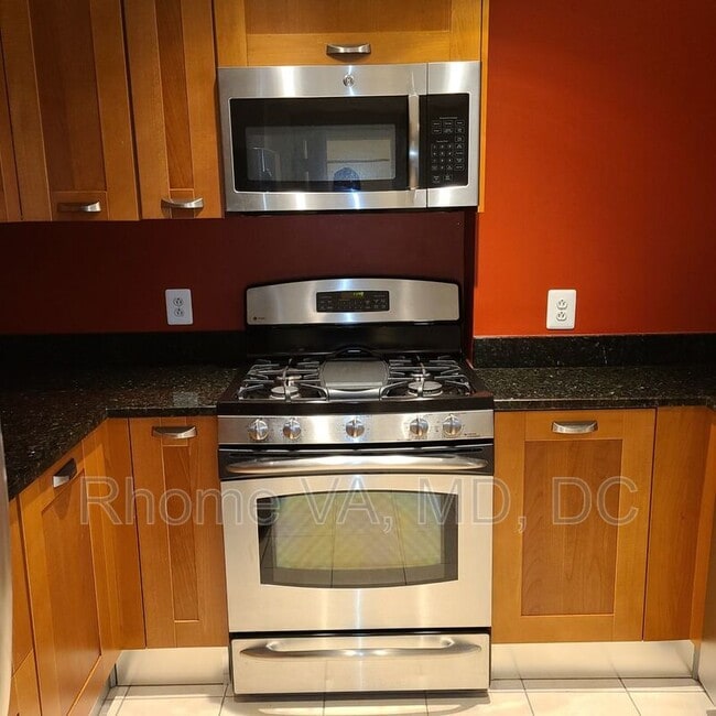 2451 Midtown Ave in Alexandria, VA - Building Photo - Building Photo