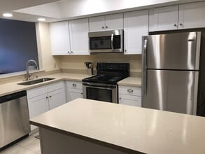 500 Aries Dr, Unit 1c in Mandeville, LA - Foto de edificio - Building Photo