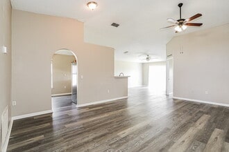 3204 Talisman Drive in Middleburg, FL - Foto de edificio - Building Photo
