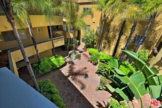 12841 Bloomfield St in Los Angeles, CA - Building Photo - Building Photo