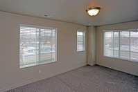 Village at Church and Main in Layton, UT - Foto de edificio - Interior Photo