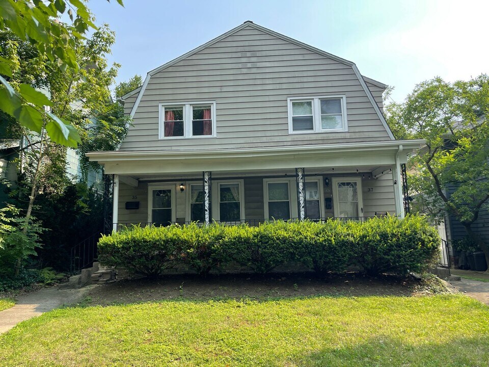 35-37-37 W Como Ave in Columbus, OH - Foto de edificio