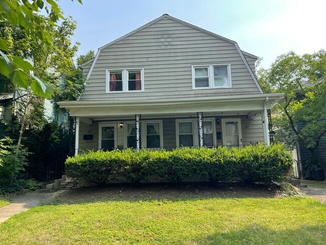 property at 35-37-37 W Como Ave