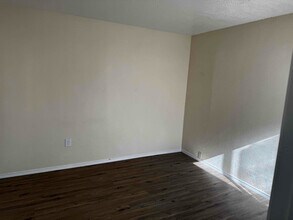 7600 Central Ave SE in Albuquerque, NM - Building Photo - Building Photo