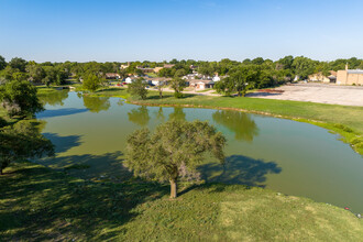 Parkview Villas in Wichita, KS - Foto de edificio - Building Photo