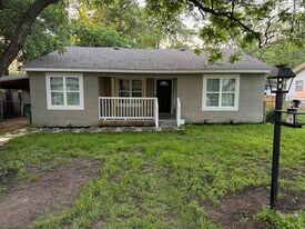 2334 W Denman St in Stephenville, TX - Building Photo