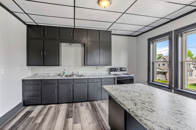 300 Sherry St in Neenah, WI - Building Photo - Building Photo