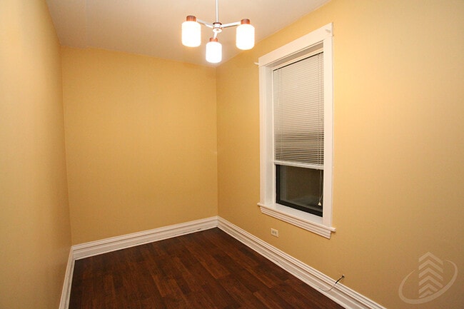 property at 1324 N Bosworth Ave