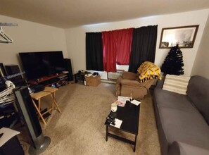 2137 S Taylor Dr, Unit 101 in Sheboygan, WI - Foto de edificio - Building Photo