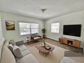 227 Phoenetia Ave in Coral Gables, FL - Building Photo - Building Photo