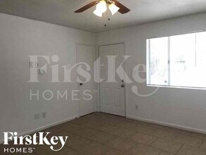 8707 N 41st Ave in Phoenix, AZ - Foto de edificio - Building Photo