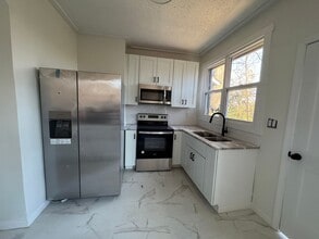 236 E Broad St in Statesville, NC - Building Photo - Building Photo