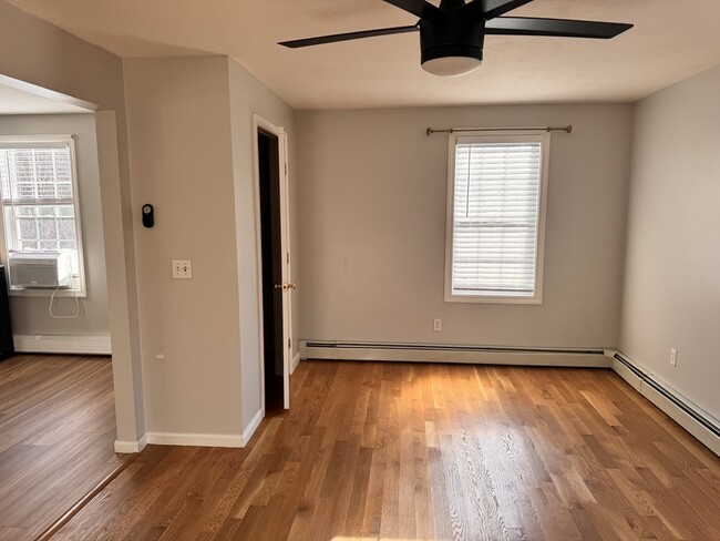 1392 Old Pleasant St-Unit -2 in Bridgewater, MA - Foto de edificio - Building Photo