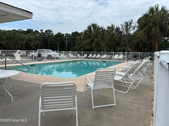 609 Spencer-Farlow Dr in Carolina Beach, NC - Foto de edificio - Building Photo