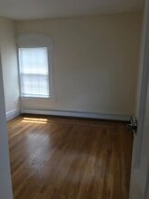 72 Varney St, Unit 3 in Lowell, MA - Foto de edificio - Building Photo