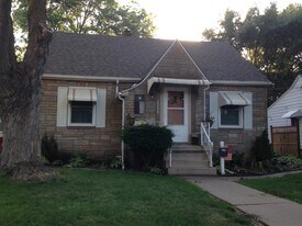 2308 Wilkes Ave in Davenport, IA - Building Photo