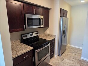 1395 S Glen Cir in Aurora, IL - Building Photo - Building Photo