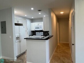 5700 NE 22nd Way in Fort Lauderdale, FL - Building Photo - Building Photo