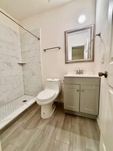 8130 Rolling Log Dr in Orlando, FL - Foto de edificio - Building Photo