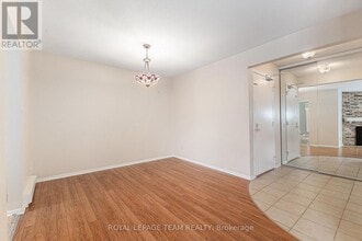 7 Harness Ln in Ottawa, ON - Building Photo - Building Photo