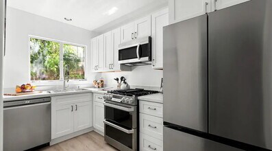 1222 Princeton St in Santa Monica, CA - Foto de edificio - Building Photo