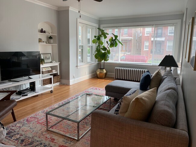 2439 W Foster Ave in Chicago, IL - Building Photo - Building Photo