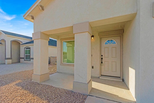 11069 Gem Valley Rd in Socorro, TX - Building Photo - Building Photo