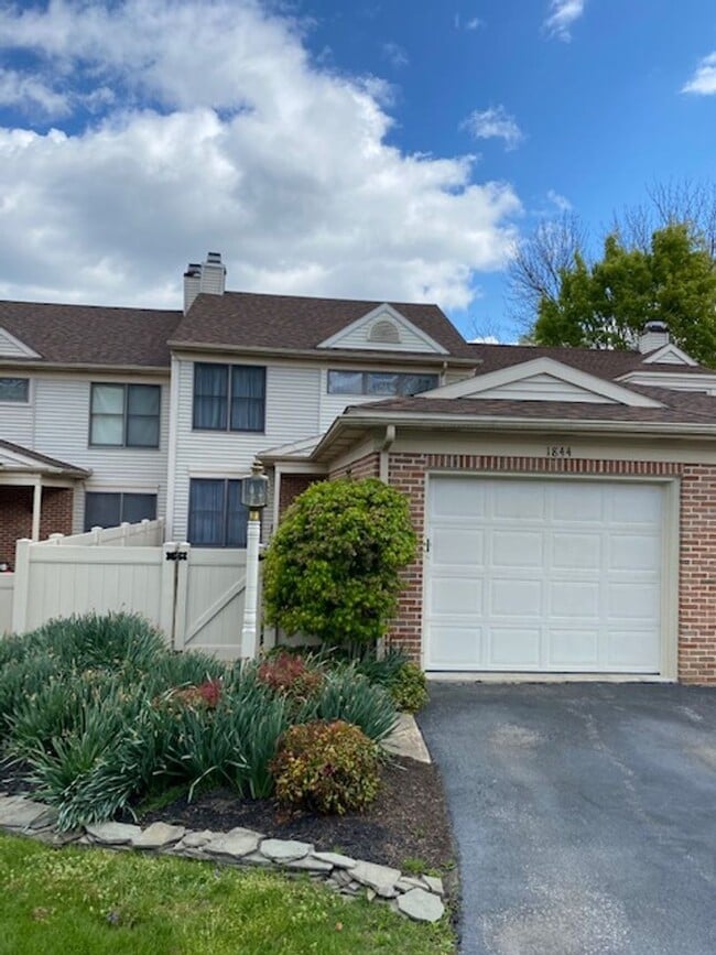 property at 1844 Spring Ridge Ln