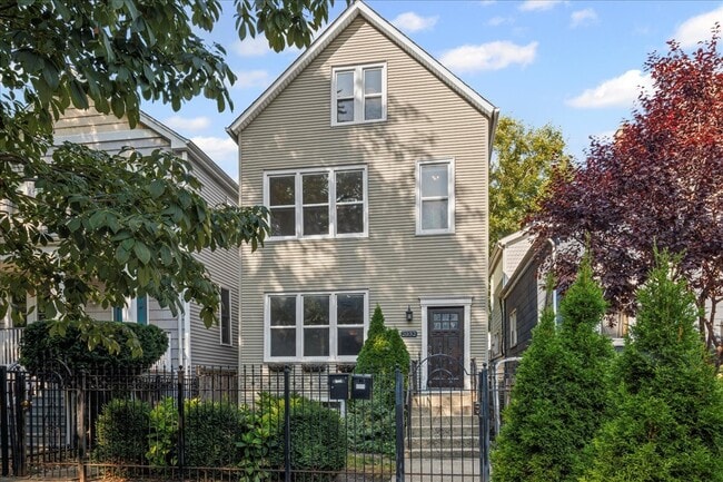 property at 2032 N Whipple St