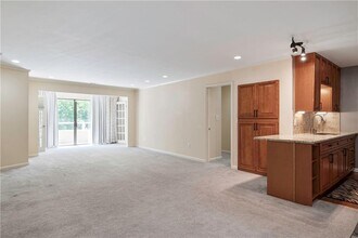 25309 Plantation Dr NE in Atlanta, GA - Building Photo - Building Photo