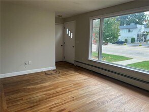 108 Airport Rd in Warwick, RI - Building Photo - Building Photo