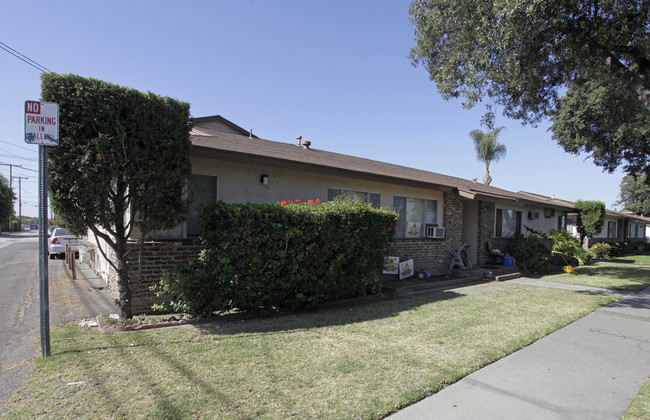 1112 W Fay Ln in Anaheim, CA - Building Photo - Building Photo