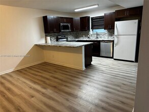 2806 S University Dr, Unit 1 in Davie, FL - Building Photo - Building Photo