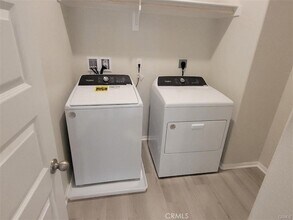 2058 Bergamot St in Redlands, CA - Foto de edificio - Building Photo