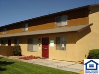 Sunnyside Townhomes in Hesperia, CA - Foto de edificio - Building Photo