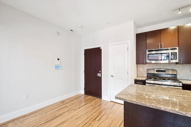 902 N 16th St in Philadelphia, PA - Building Photo - Building Photo