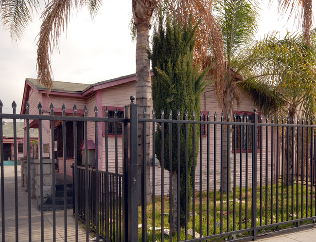 1029 E 46th St in Los Angeles, CA - Foto de edificio - Building Photo