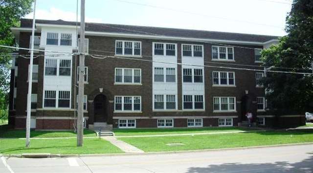 Colonial Apartments in Waterloo, IA - Building Photo