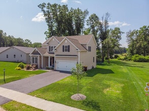 106 Balsam Way in Clifton Park, NY - Building Photo - Building Photo