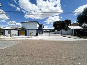 615 E Lane St in Laredo, TX - Building Photo - Building Photo