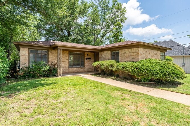property at 505 W 2nd St